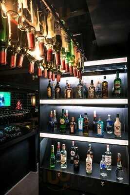 Free House Bar And Cafe