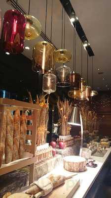 Almas Caviar Bar