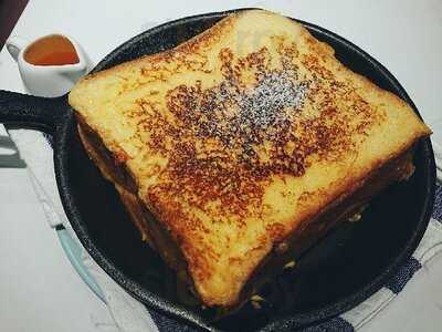 Layer’s Cafe & Pancakes