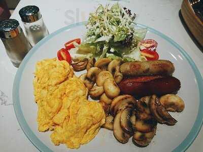 Layer’s Cafe & Pancakes