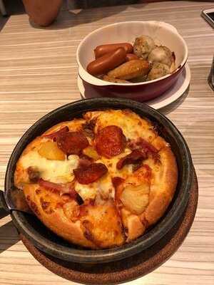 Pizza Hut (butterfly Plaza)