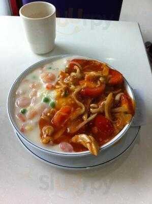 劉萬利咖啡粉面燒臘飯