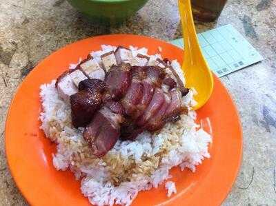 劉萬利咖啡粉面燒臘飯