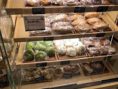 英王麵包店 (港鐵元朗站9號)