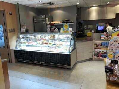 英王麵包店 (港鐵元朗站9號)