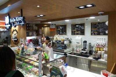 Hello Kitty Le Petit Cafe