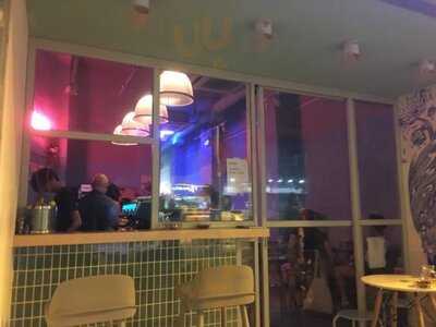 Hillywood Bar And Restaurant