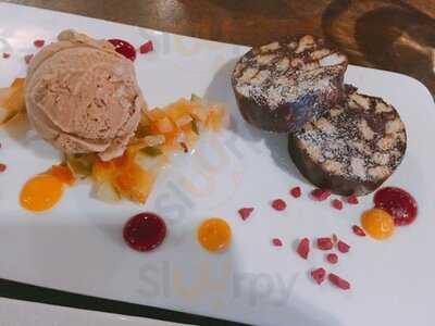 Hmv Bar & Restaurant