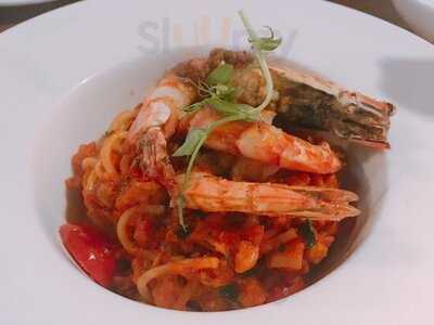 Hmv Bar & Restaurant