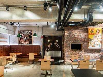 Hmv Bar & Restaurant