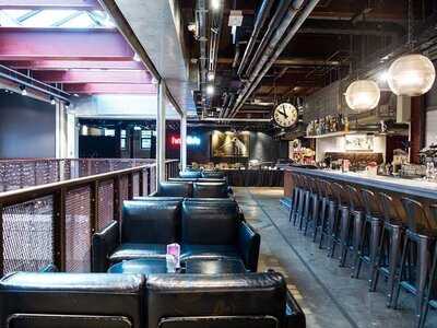 Hmv Bar & Restaurant