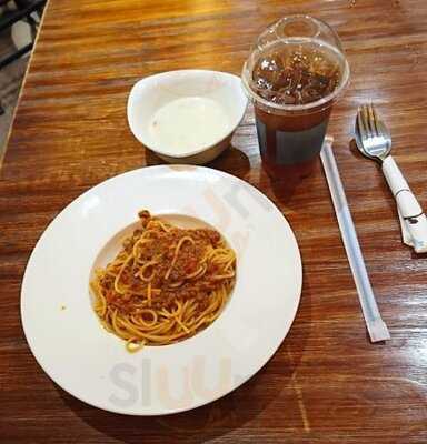 Holly Brown (信德中心)