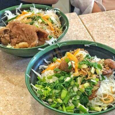 小巴黎越南餐廳 ()