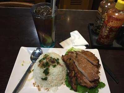 小巴黎越南餐廳 ()