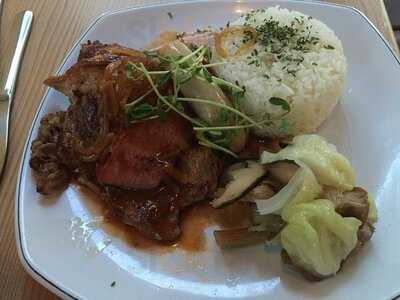 Bistro Bistro Cafe & Lounge