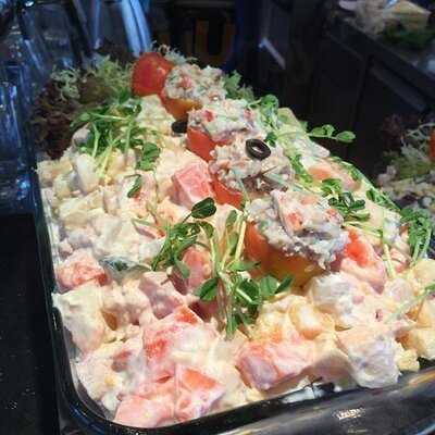 Bistro Bistro Cafe & Lounge