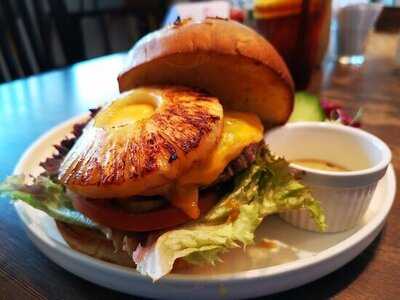 The 5b Private Corner