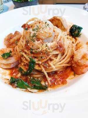 Dazzling Cafe (皇室堡)