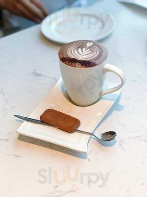 Dazzling Cafe (皇室堡)