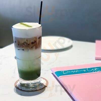 Dazzling Cafe (皇室堡)