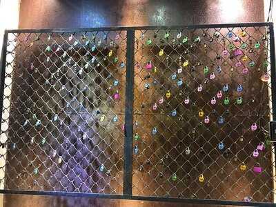 辛安東元祖奶奶雞 （旺角店）