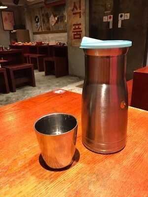 辛安東元祖奶奶雞 （旺角店）