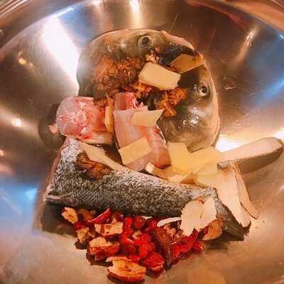 粵式生香蒸氣海鮮火鍋