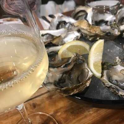 Oyster Station Snack & Oyster Bar (樂富)