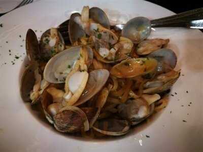 Oyster Station Snack & Oyster Bar (樂富)