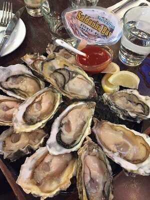 Oyster Station Snack & Oyster Bar (樂富)