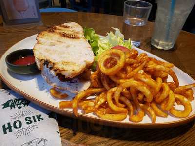 The Salted Pig (荔枝角)