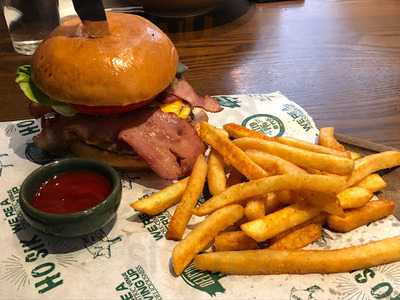 The Salted Pig (荔枝角)