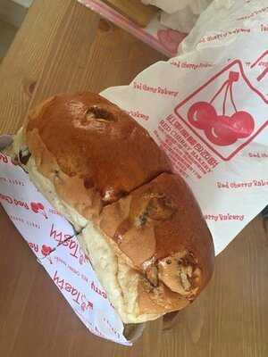 紅車厘麵包西餅 ()