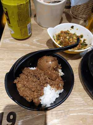 牛牛台式鴛鴦火鍋