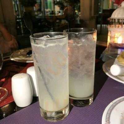 荷曄庭園景餐廳