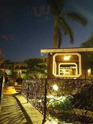 荷曄庭園景餐廳