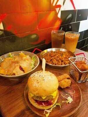 Seafood Stand (安達中心)