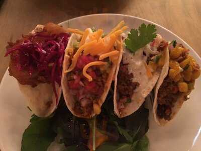 Eight Grand Bar & Restaurant