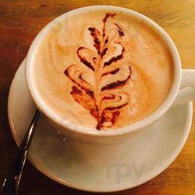 Eight Grand Bar & Restaurant