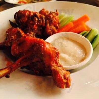 Eight Grand Bar & Restaurant