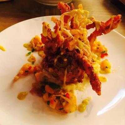 Eight Grand Bar & Restaurant