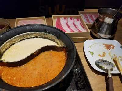 Eight Grand Bar & Restaurant