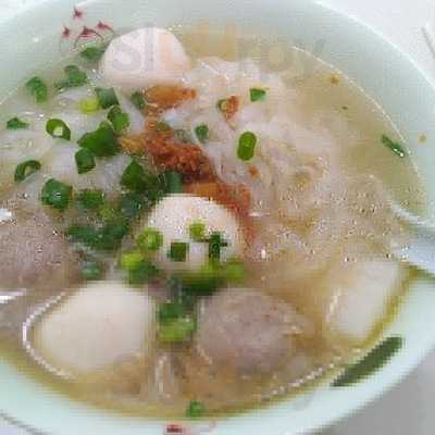 Maroon Café At Silka West Kowloon Hotel