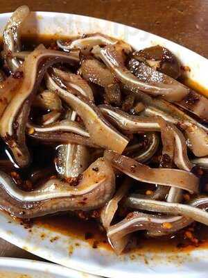 雲南啊老表黑羊湯鍋米線