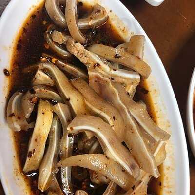 雲南啊老表黑羊湯鍋米線