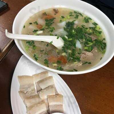 雲南啊老表黑羊湯鍋米線