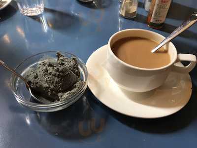 Uncle Eric's Vintage Wine Bar