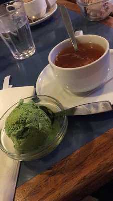 Uncle Eric's Vintage Wine Bar