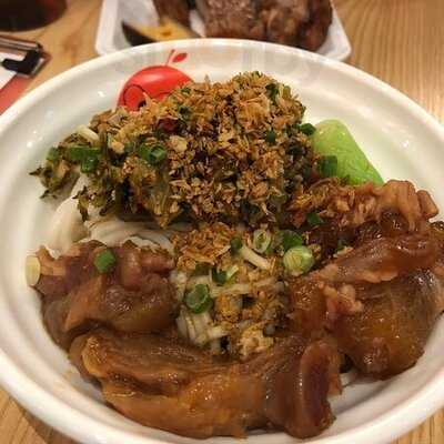 台灣蘋果姐姐牛肉面滷肉飯