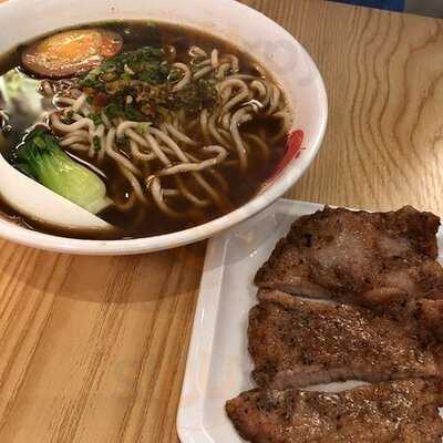 台灣蘋果姐姐牛肉面滷肉飯
